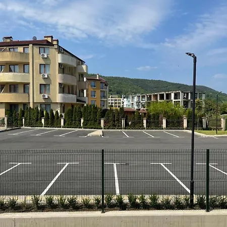 Aqamarine Apartament شقة ابزور